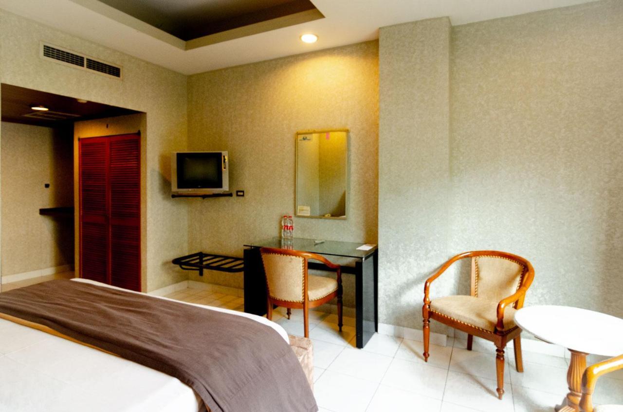 Hotel Peninsula Mangga Besar Yakarta Exterior foto