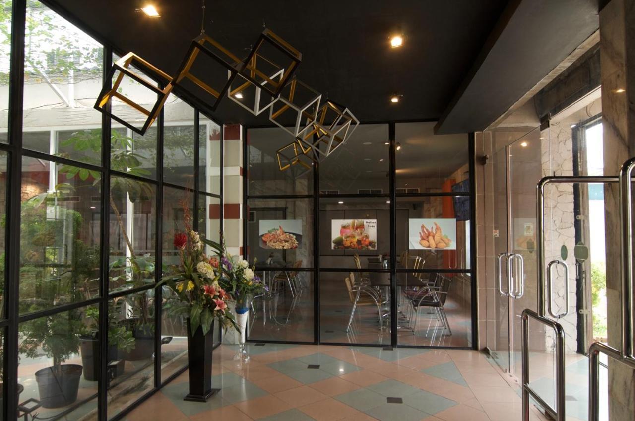 Hotel Peninsula Mangga Besar Yakarta Exterior foto